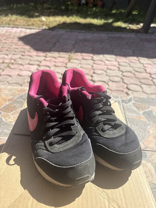 Adidasi nike sport