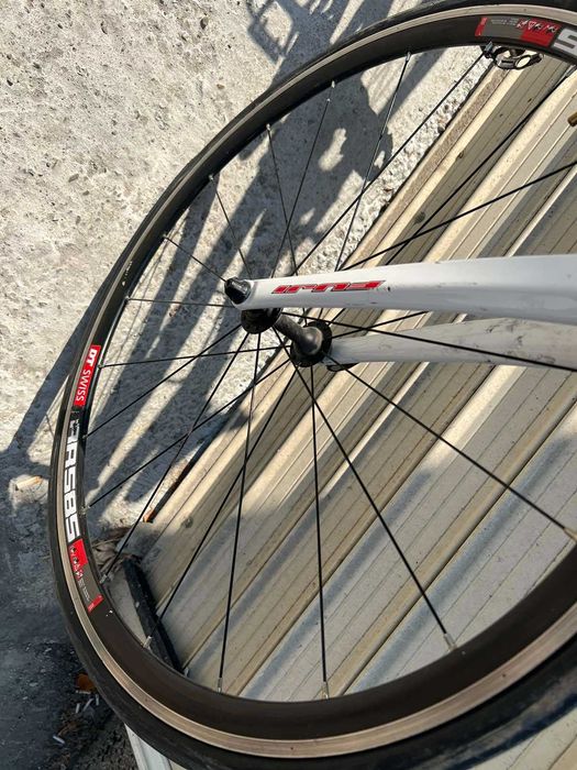 Шосеен Велосипед Fuji Roubaix LE