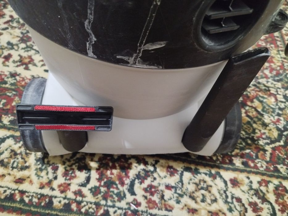 Продам свой строительный пылесос Макита vc 2000l