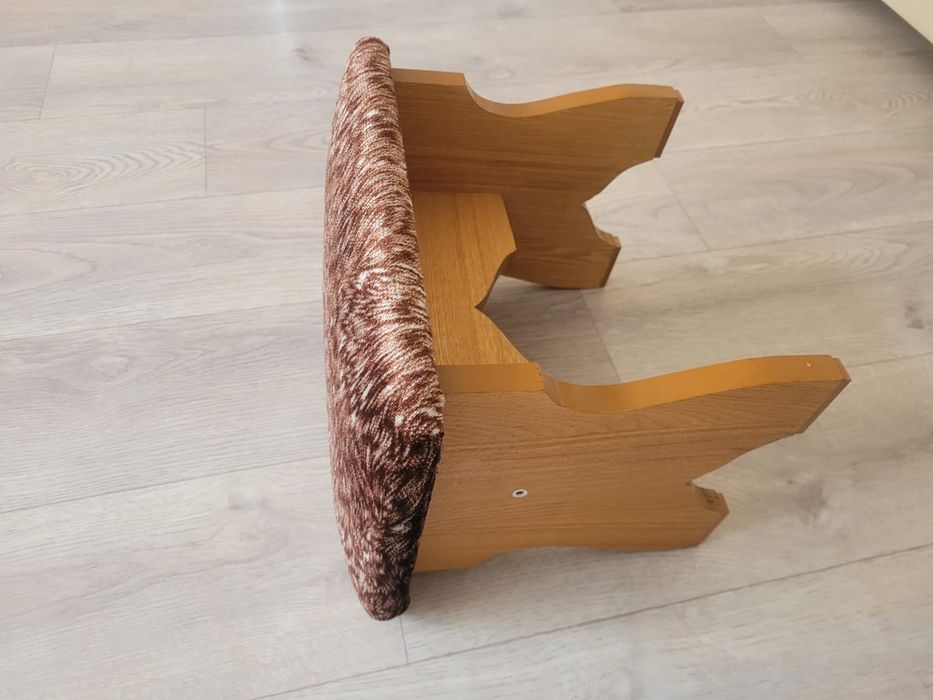 Продам 2 табуретки