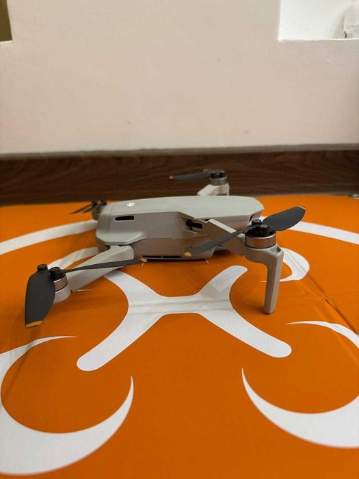 Vand drona DJI Mini 2 Fly More Combo – 4K + multe accesorii