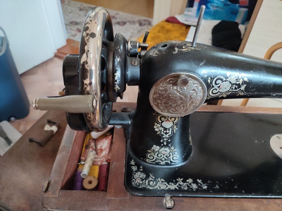 Продам швейную машинку