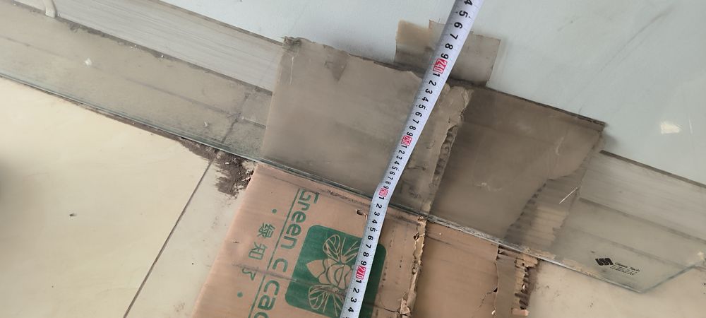 Продается стекло из офиса с самовывозом.