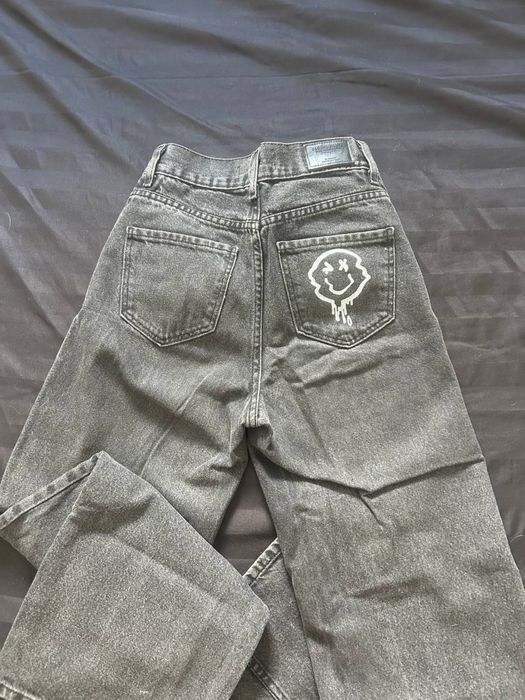 Джинсы с принтом