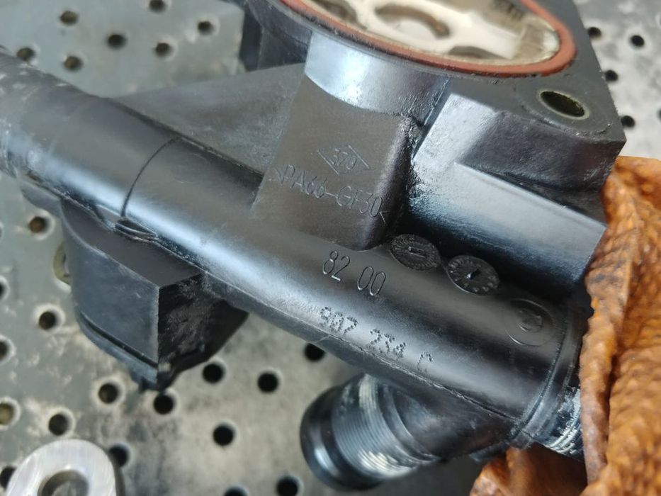 carcasa termostat 2.0 dci  m9r6832 renault koleos nissan x-trail qashqai  8200907234c
