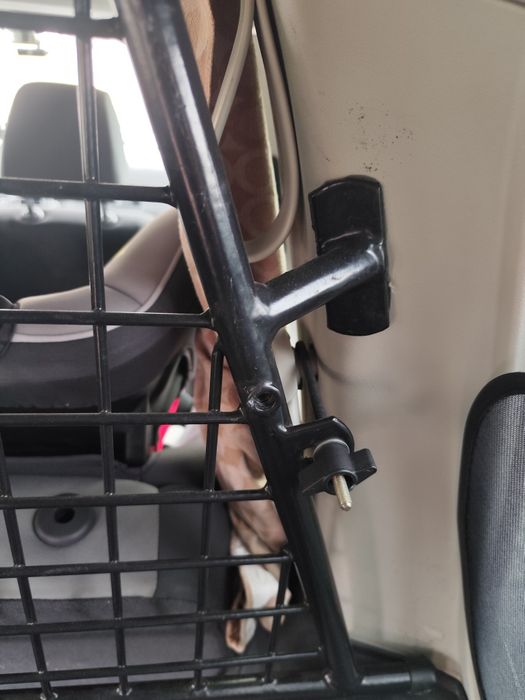 VW caddy мрежа за разделяне на багажника