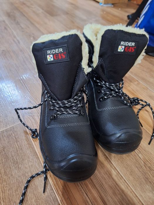 Спецботинка сатылады Индерде