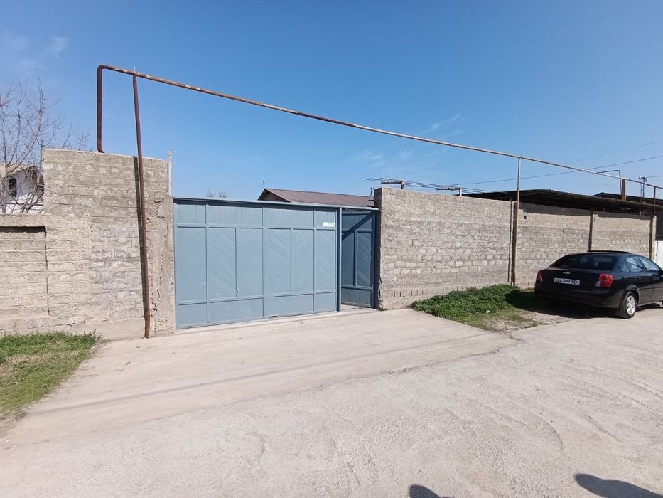 Продаётся земельный участок с домом