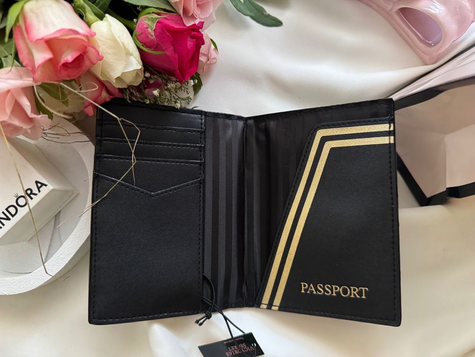 Портфейл Victoria’s Secret