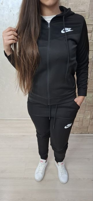 Дамски екип Найк с качулка.S M XXL Удобен,практичен, качествен!