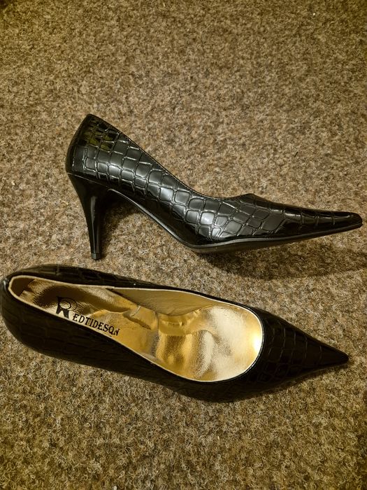 Vand pantofi cu toc de dama, mărimea 38