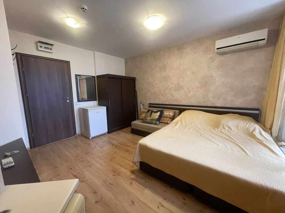 НАЕМ| Камелот Резидънс Апартамент с басейн в комплекс