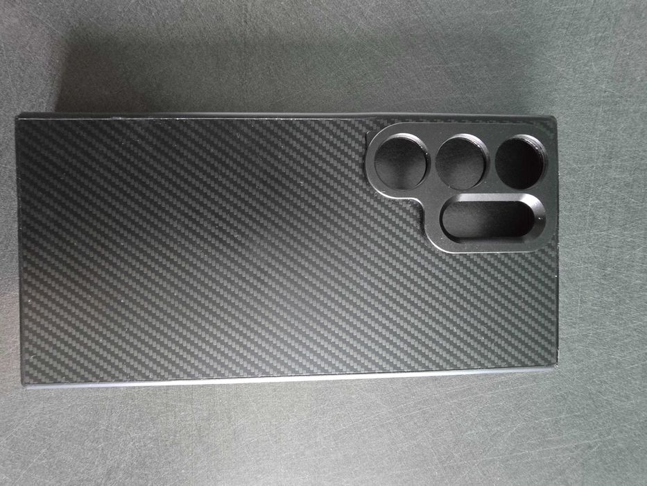 Husă Freewell pentru Samsung Galaxy S24/S25 Ultra – stare ca nouă