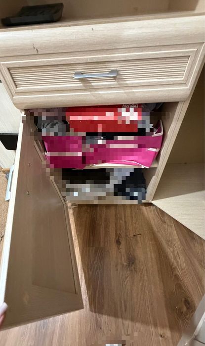 Продам угловой шкаф в прихожую