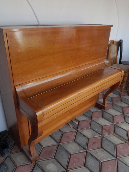 Pianina  vând vand