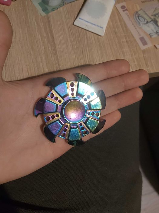 Fidget spiner...