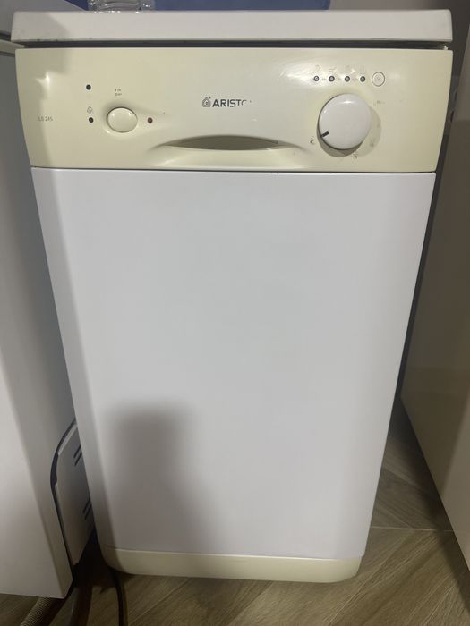 Продам посудомоечную машину Аристон