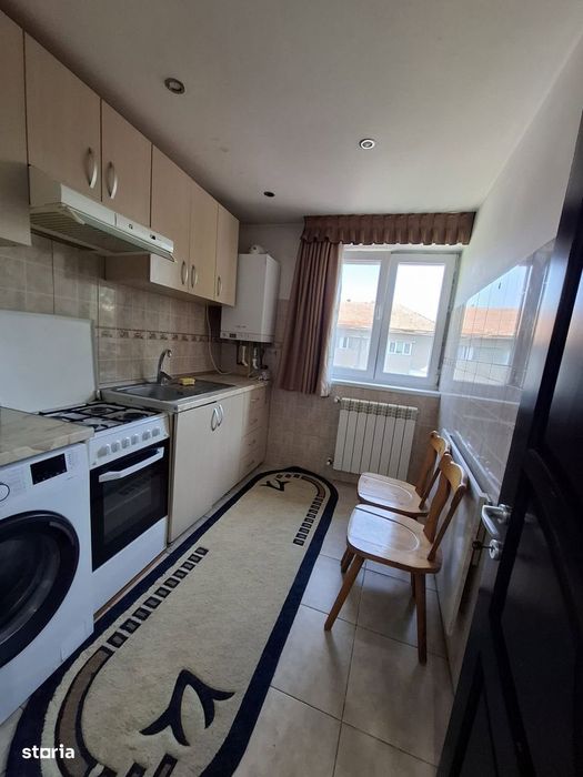 De inchiriat apartament 2 camere, etajul 3, zona semicentrala 1000ron