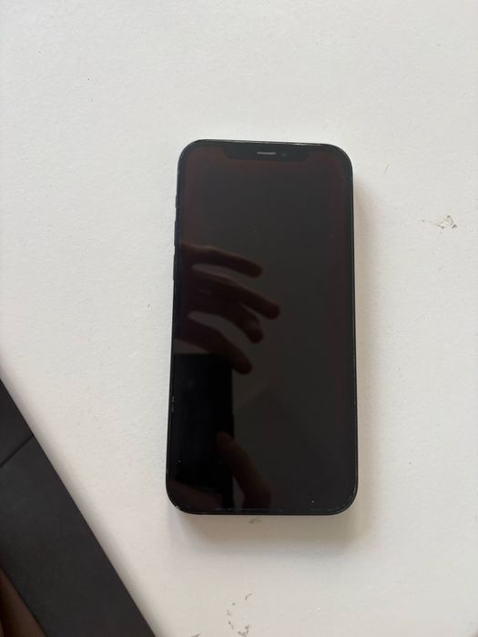 IPhone 12 с кутия