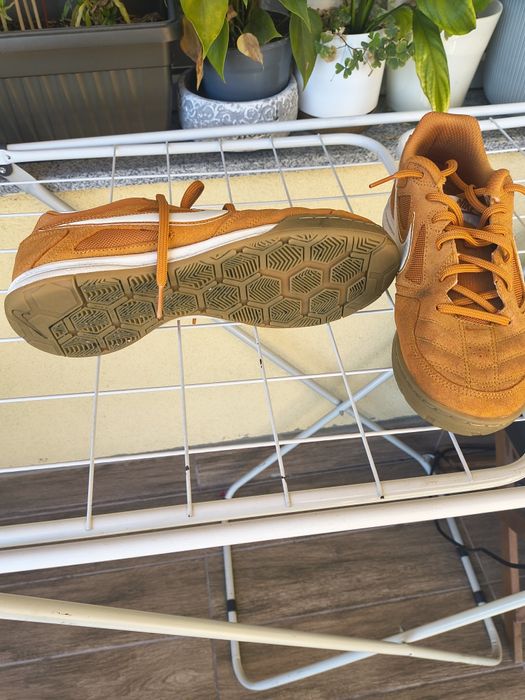 Обувки за зала Nike gato