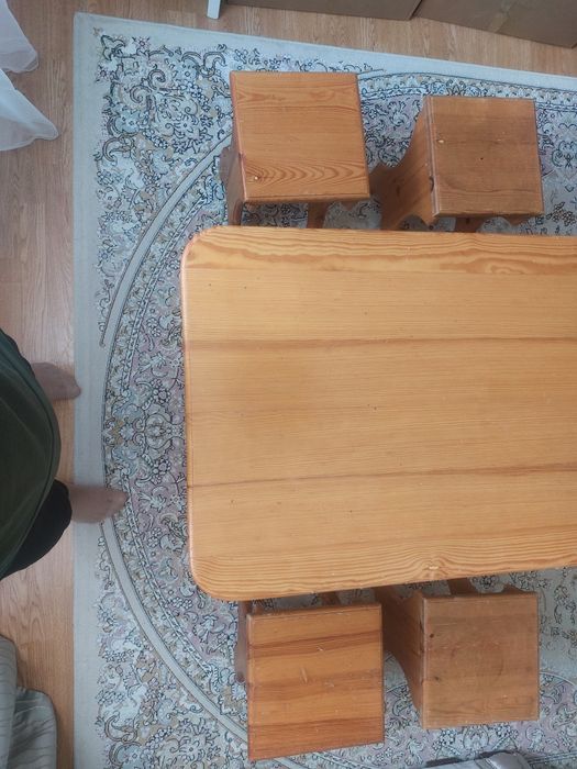 Стол деревянный и  4 стула
