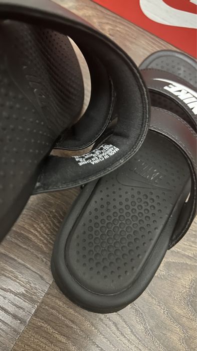 Шлепки Nike. Сланцы сандали