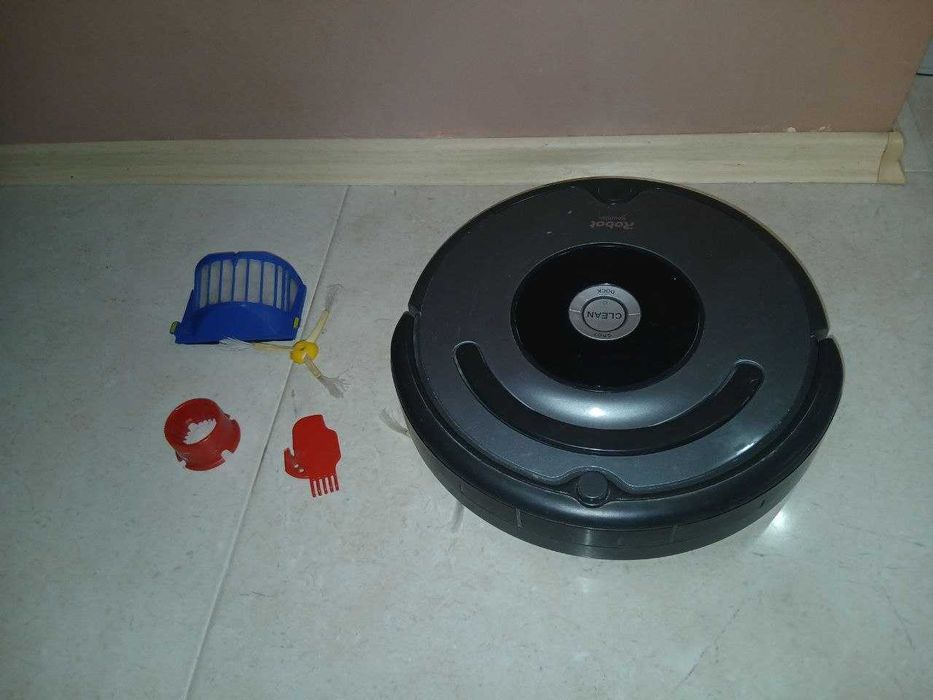 Почистващ робот Roomba 676