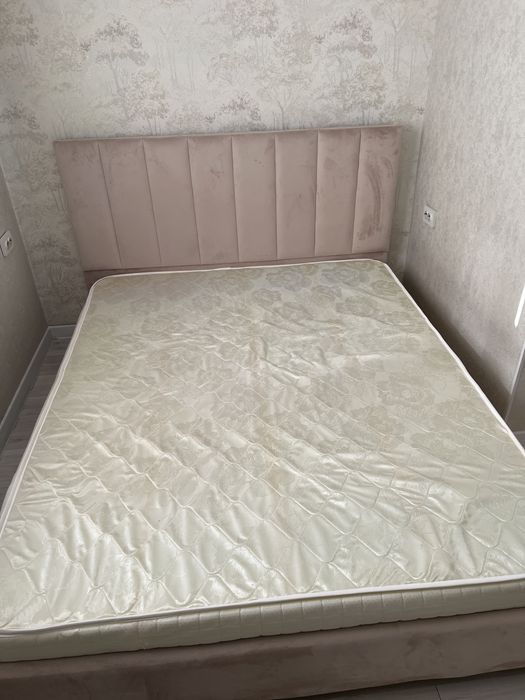 Кровать с матрасом