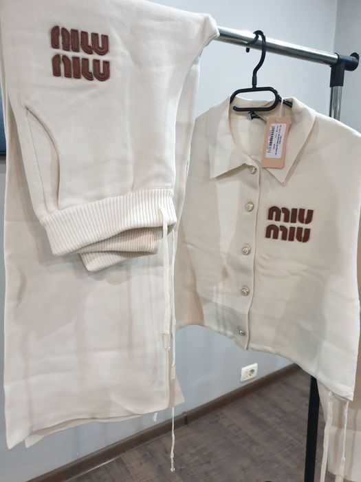 Costum damă.  Nou cu etichetă Miu Miu