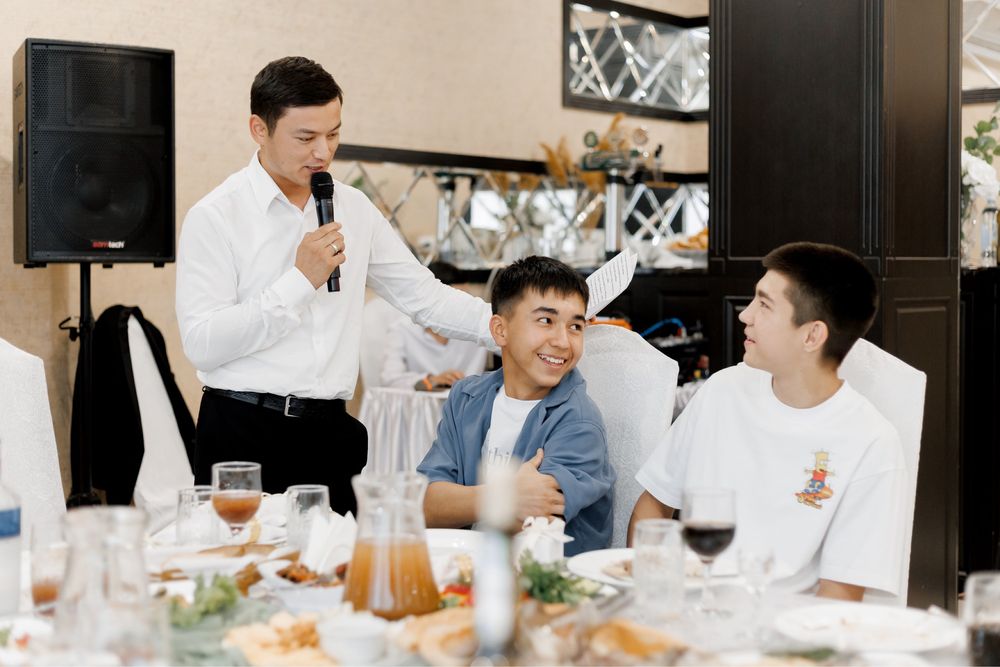 Ведущий, Тамада, Шоумен