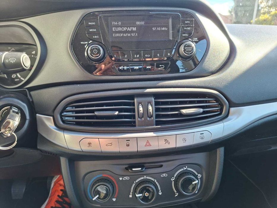 FIAT  TIPO  ca  NOU  cu doar 115 km rulati, masina SIGURA