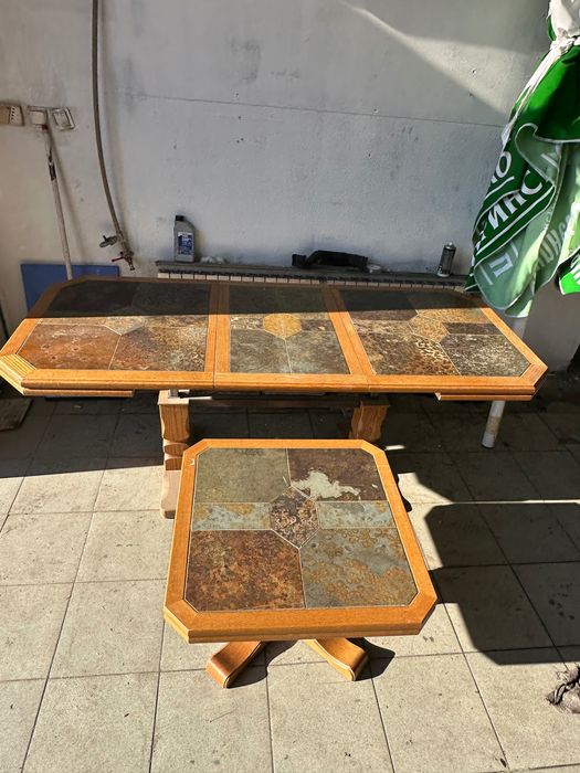 Масивни дървени маси