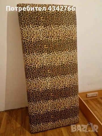 Мебели- единични легла, гардероби закачалки табуретки