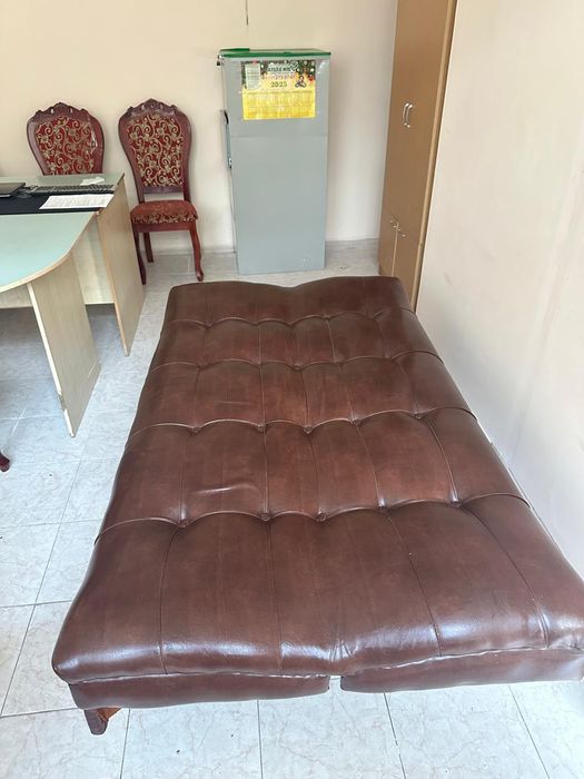 Продам кожаный диван