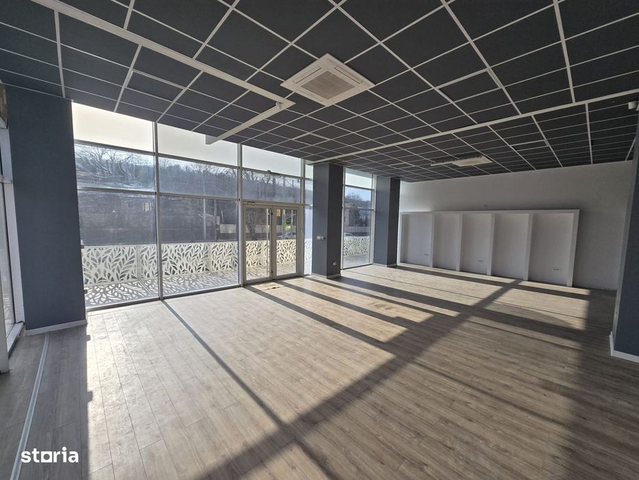 Inchiriere Spatiu Comercial Vitrat, 100mp - Bucium