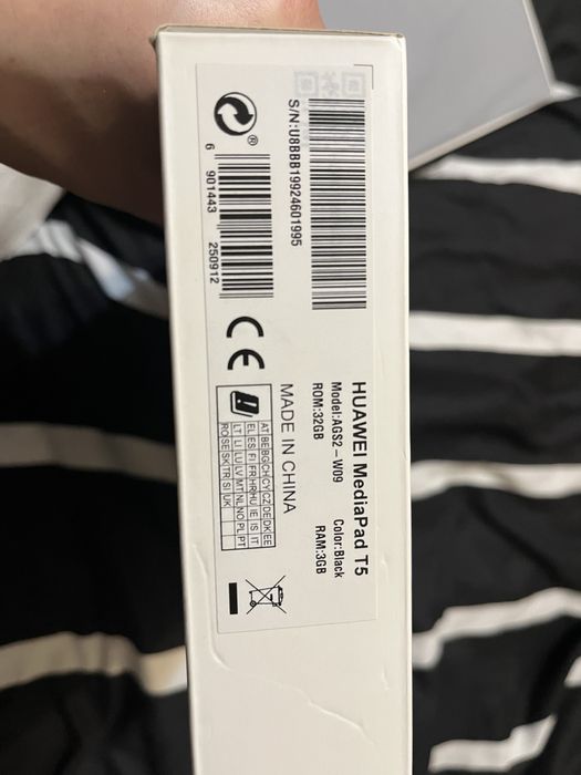 Tableta huawei  10.5 nefolosita ……………