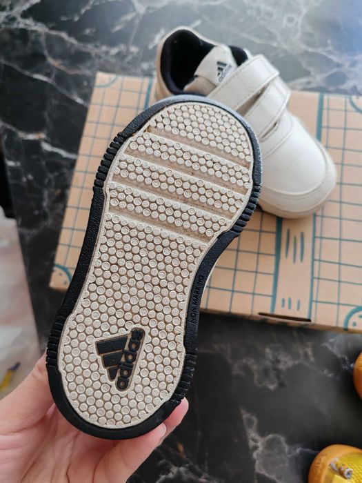 Кецове маратонки adidas и action boy 23