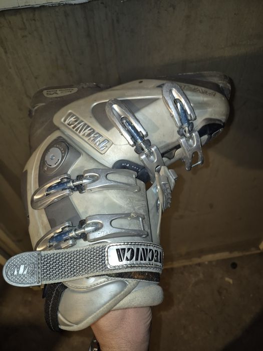 Продавам ски обувки Tecnica 24