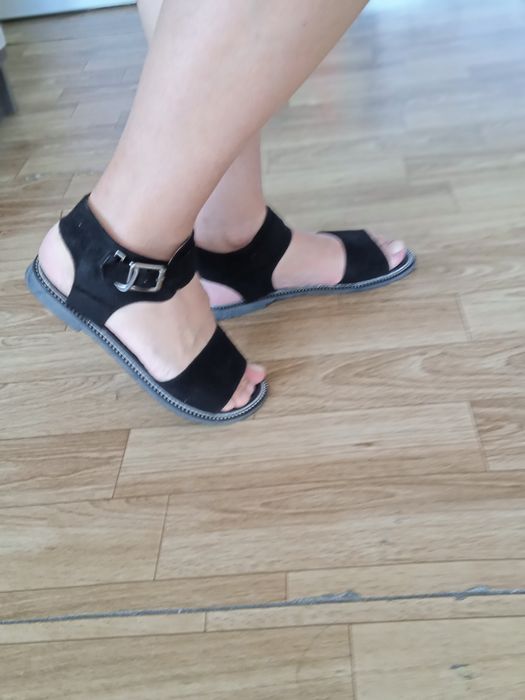 Продаются  новые босоножки