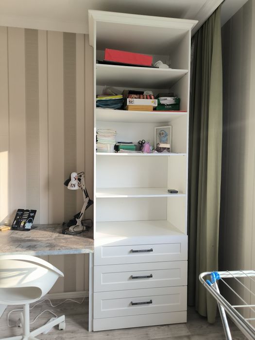 Стол со шкафом, два стула ikea стулья, шкаф