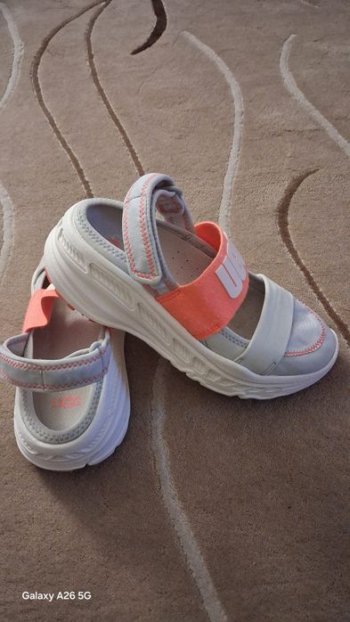 UGG Slingback Runner / 39