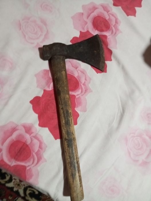 Стари сечива брадви секири