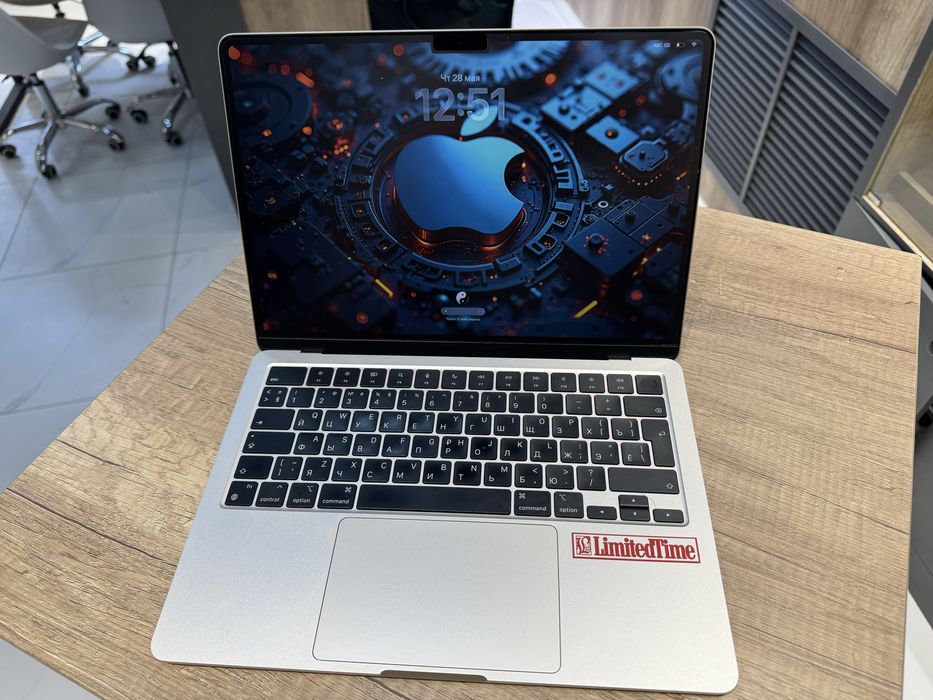 Продам macbook air 13 m2