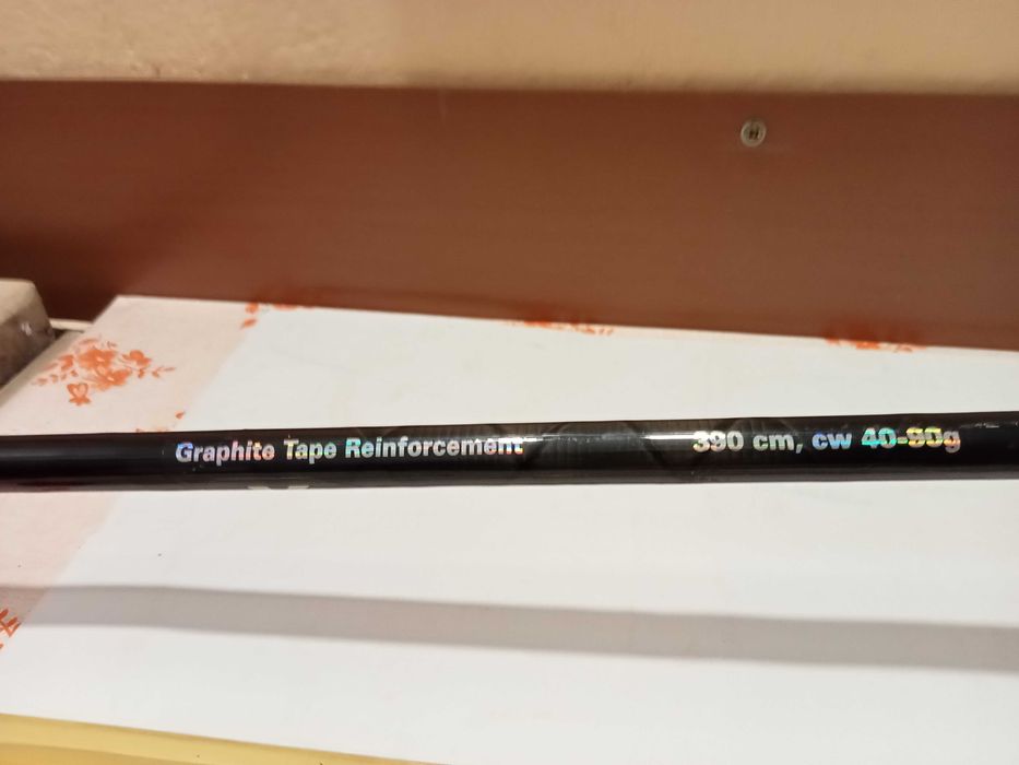 Фидер-3,90 м.,3 секции,с 3 резервни върха + гребен-125 лв.- ново