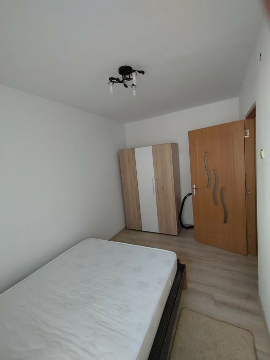 De închiriat apartament cu două camere