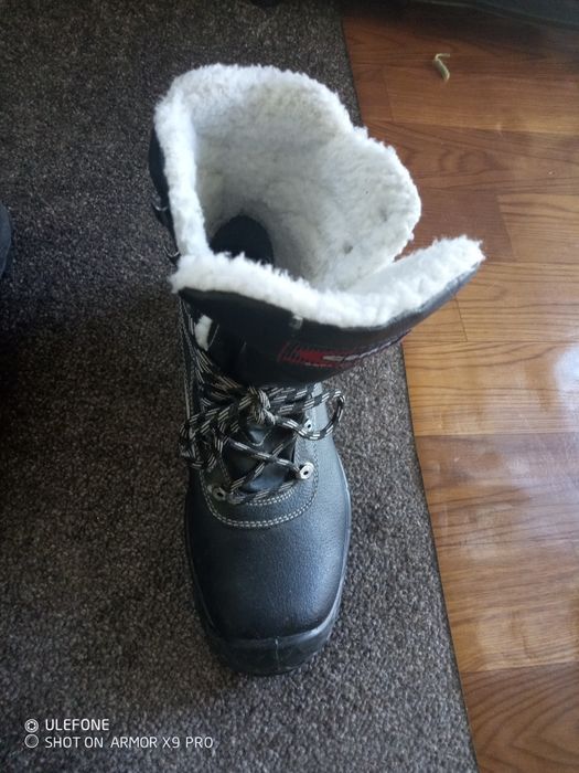 Bocanci de protecție cu vârf metalic