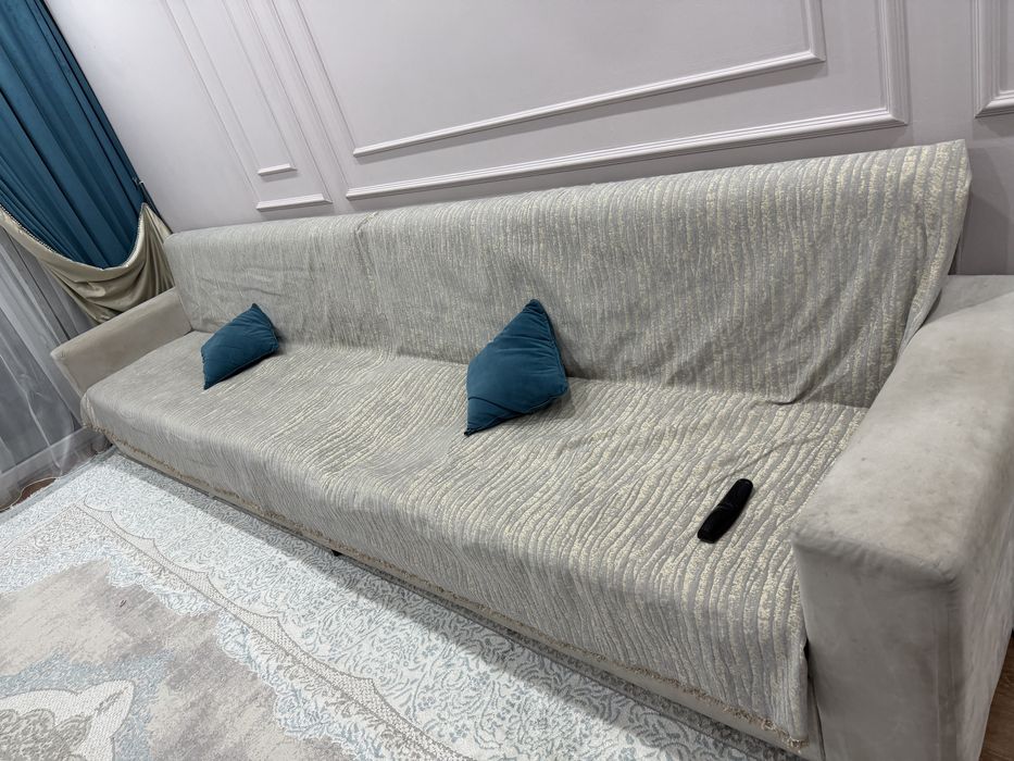 Диван Б/у 4 метра , цвет серый