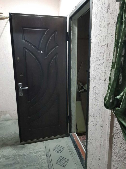 Входная дверь , квартира кириш эшиги