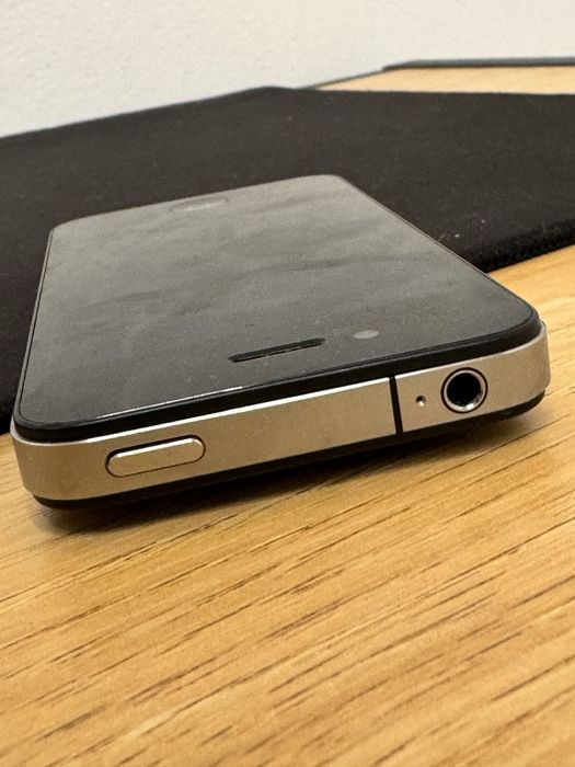 Продам Iphone 4s рабочий