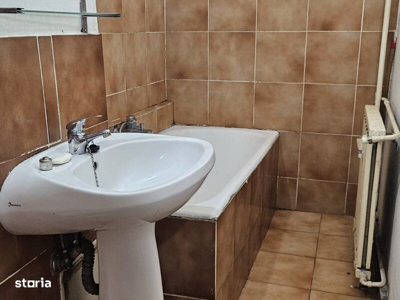 Garsoniera Lacul Tei Facultatea De Constructii ,Decomandata